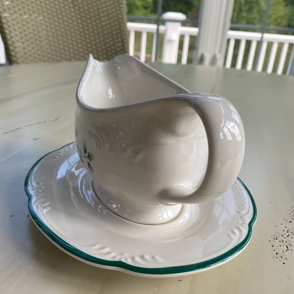 VTG Pfaltzgraff Winterberry Holiday 🎄 Gravy Boat - Picture 6 of 12
